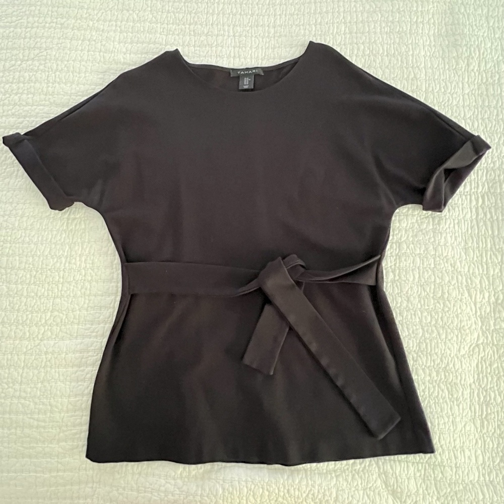 TAHARI mock wrap top size medium 🖤